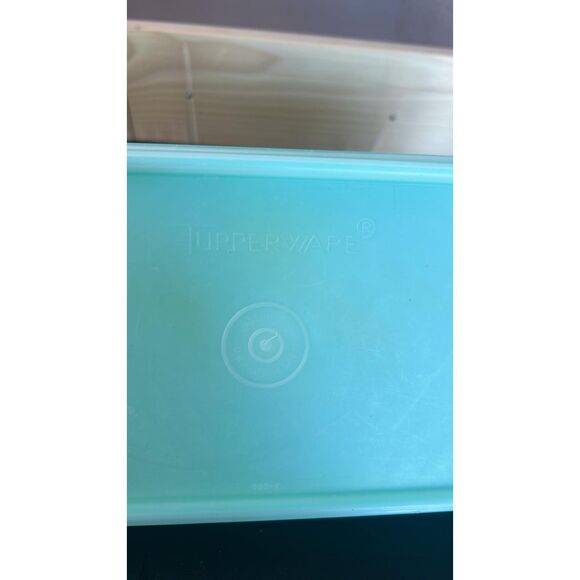 Vintage Tupperware Green Vegetable Salad Keeper Container  Celery 2 piece - Picture 4 of 4